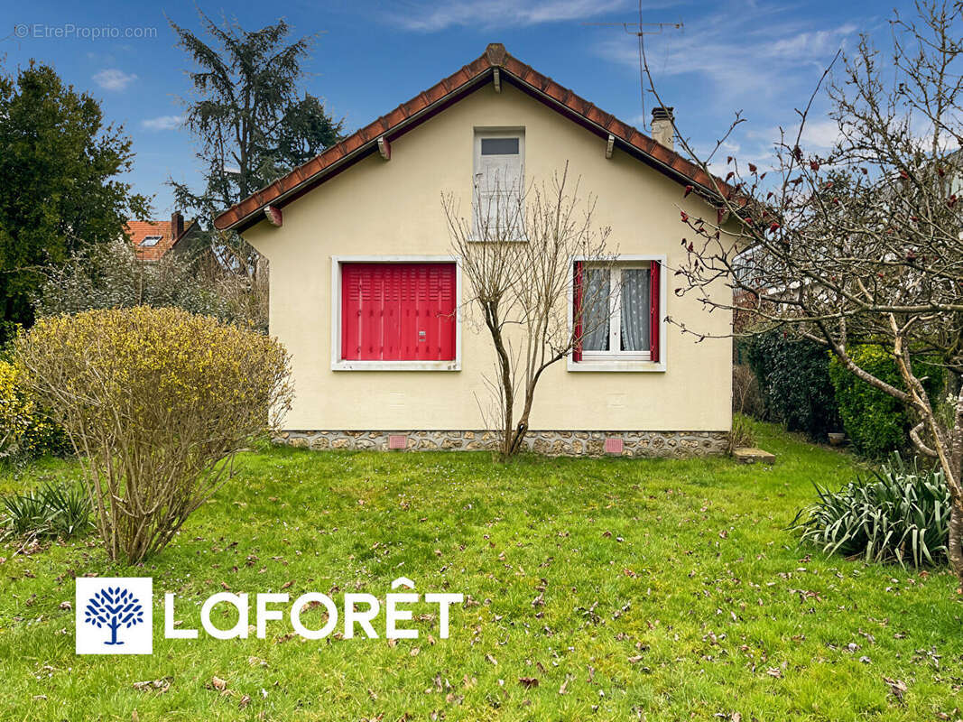 Maison à SAINTE-GENEVIEVE-DES-BOIS