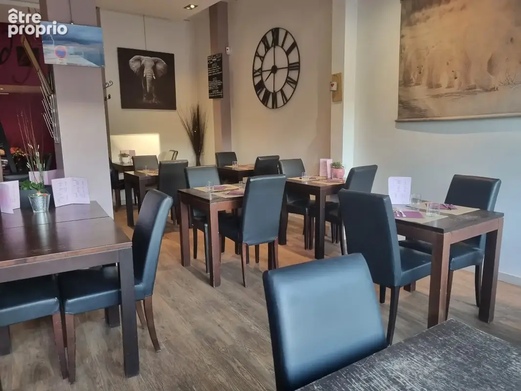 Centre de Thonon , loyer 1300 € Belle affaire avec licence IV Grande restauartion - photo 4