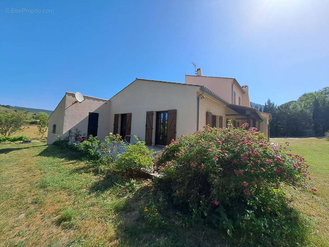Grande maison sur un terrain de 15 780m2 avec une piscine et un garage de 52m2 - photo 39