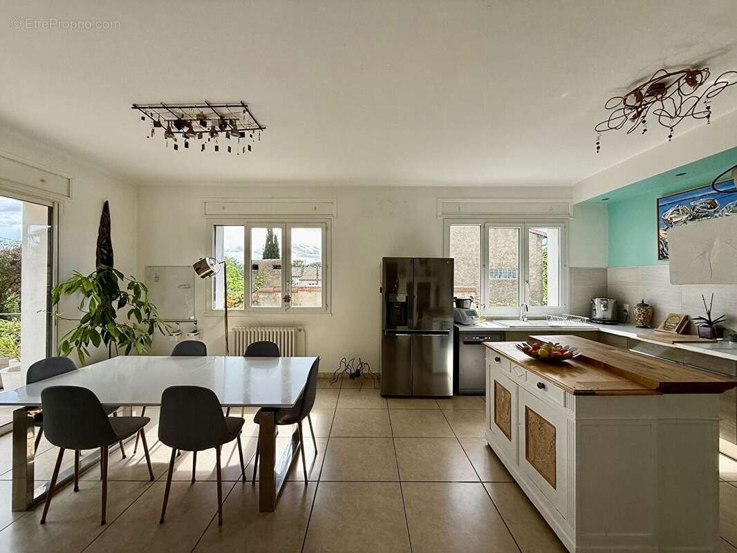 Maison de ville t6 avec garages et piscine - photo 8