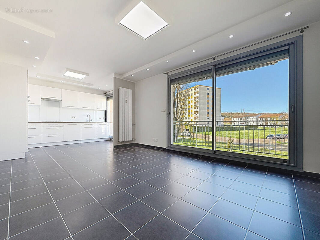 Appartement à LA VERPILLIERE