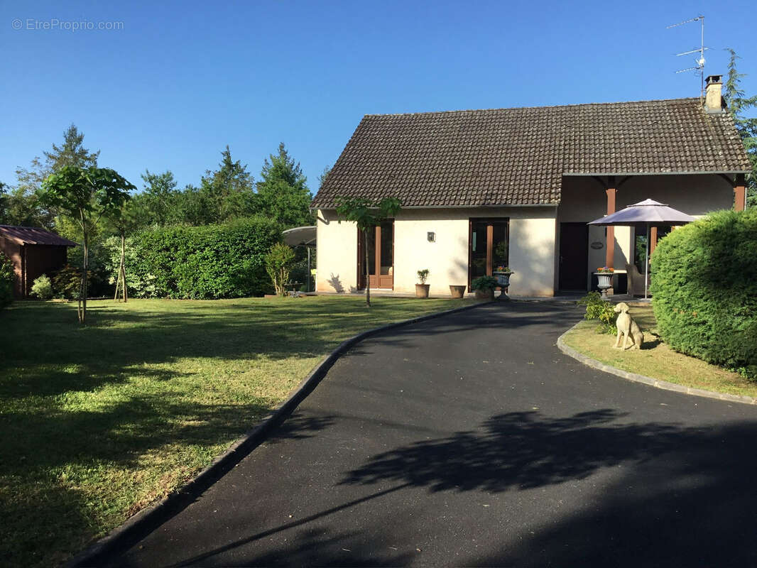 Maison à OBJAT