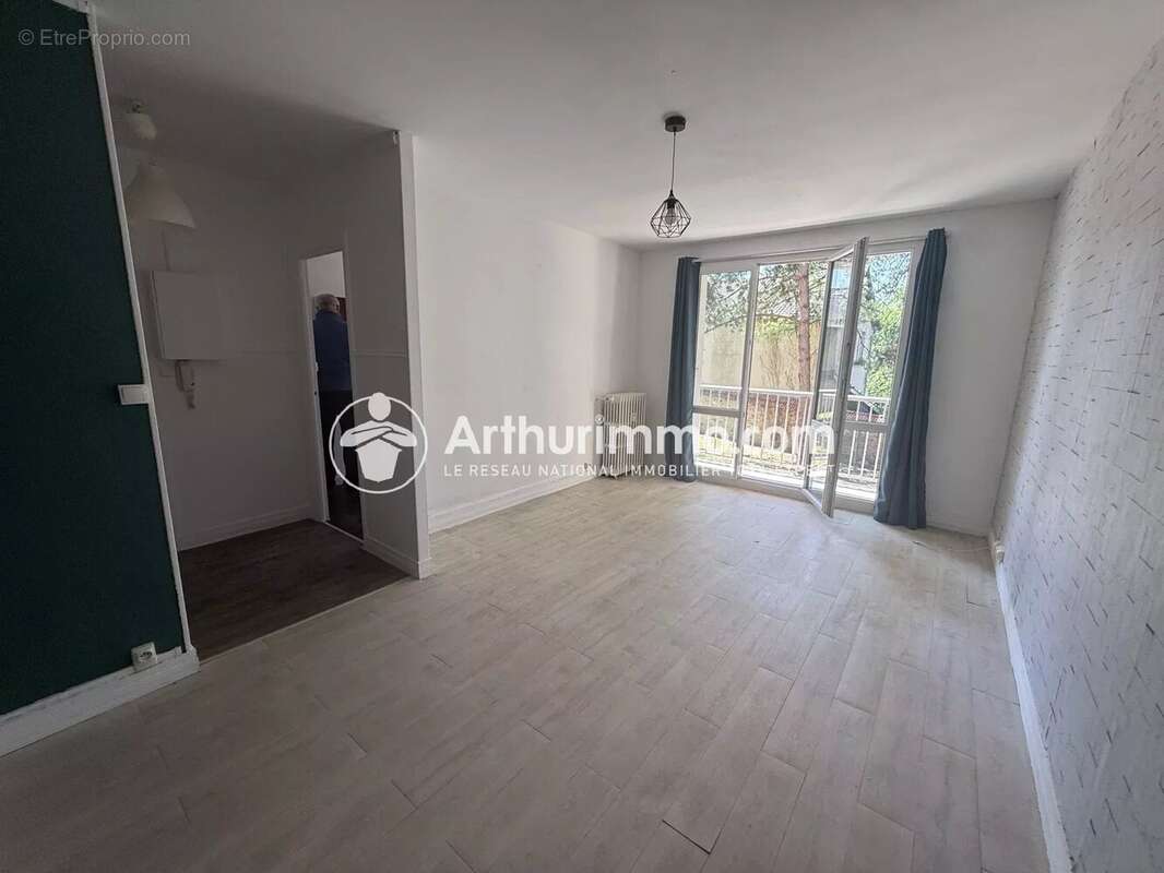 F2 lumineux avec balcon, parking et cave - photo 4
