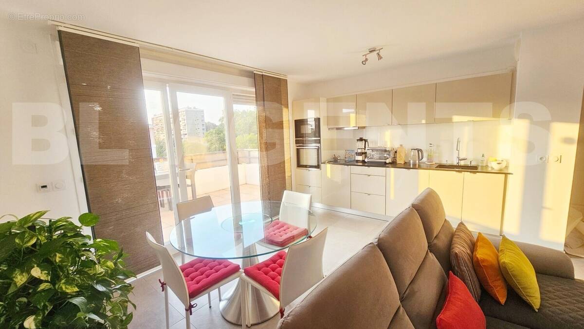 65125665-CEEE-9B31-36E2-07C32D765EEF - Appartement à MARSEILLE-12E