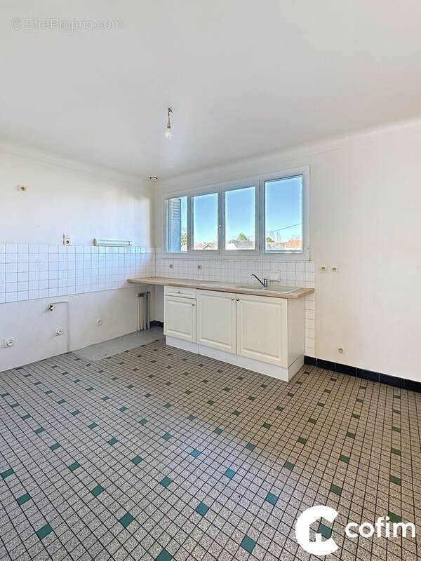 Cuisine - Maison à LALOUBERE