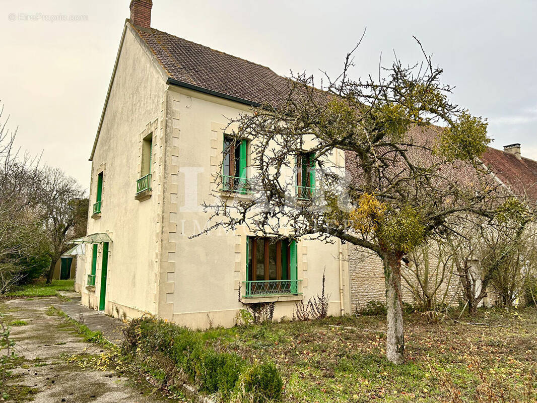 Maison à COMMEAUX