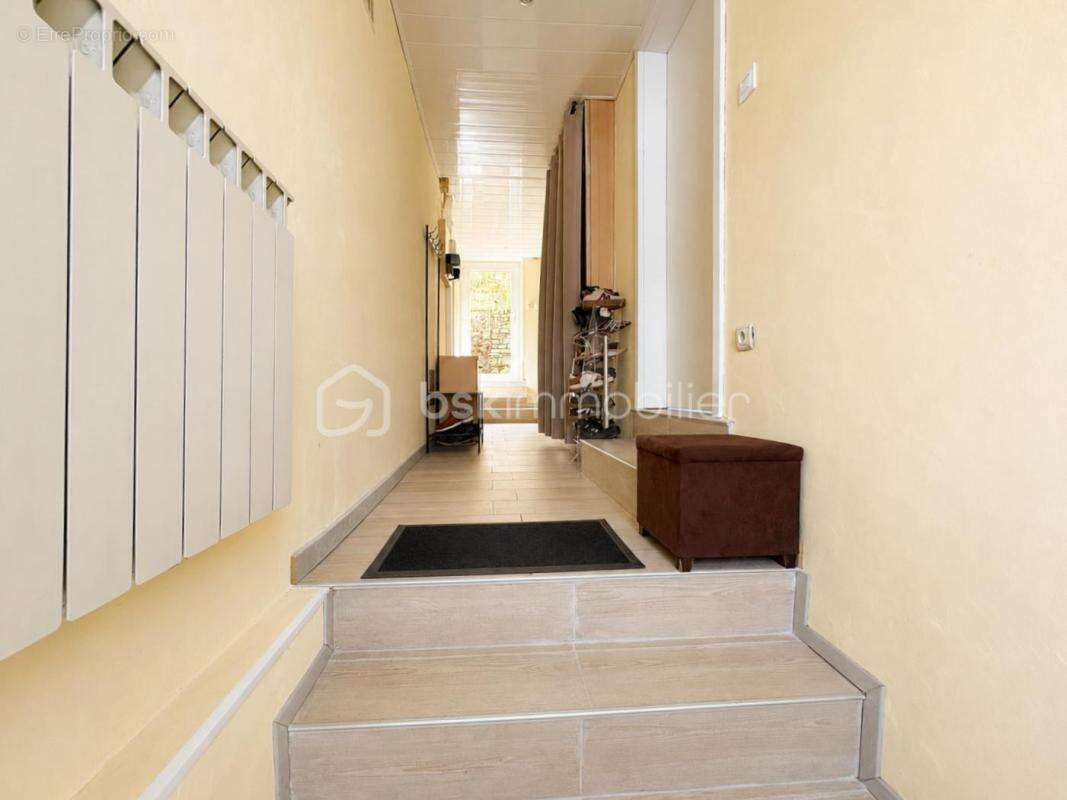 Maison familiale avec un potentiel de revenu locatif - photo 7
