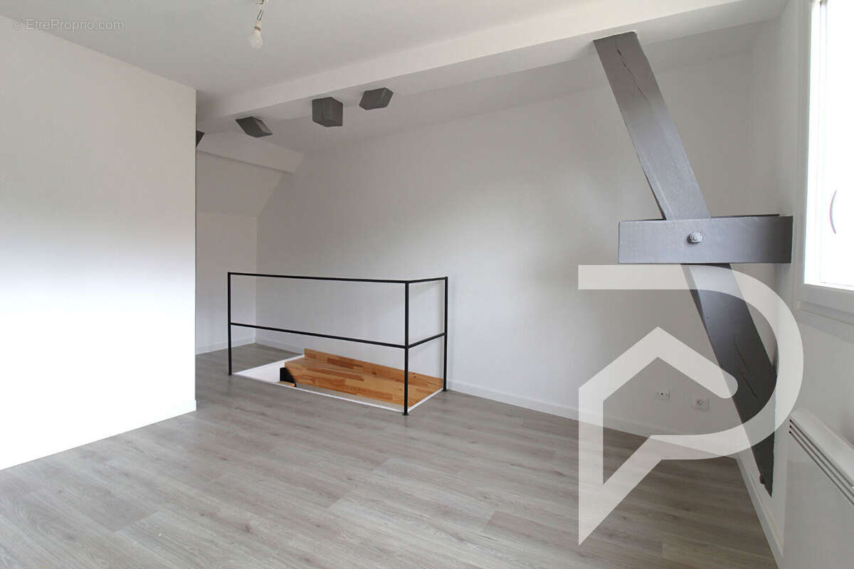 Maison à LONGUEIL-SAINTE-MARIE