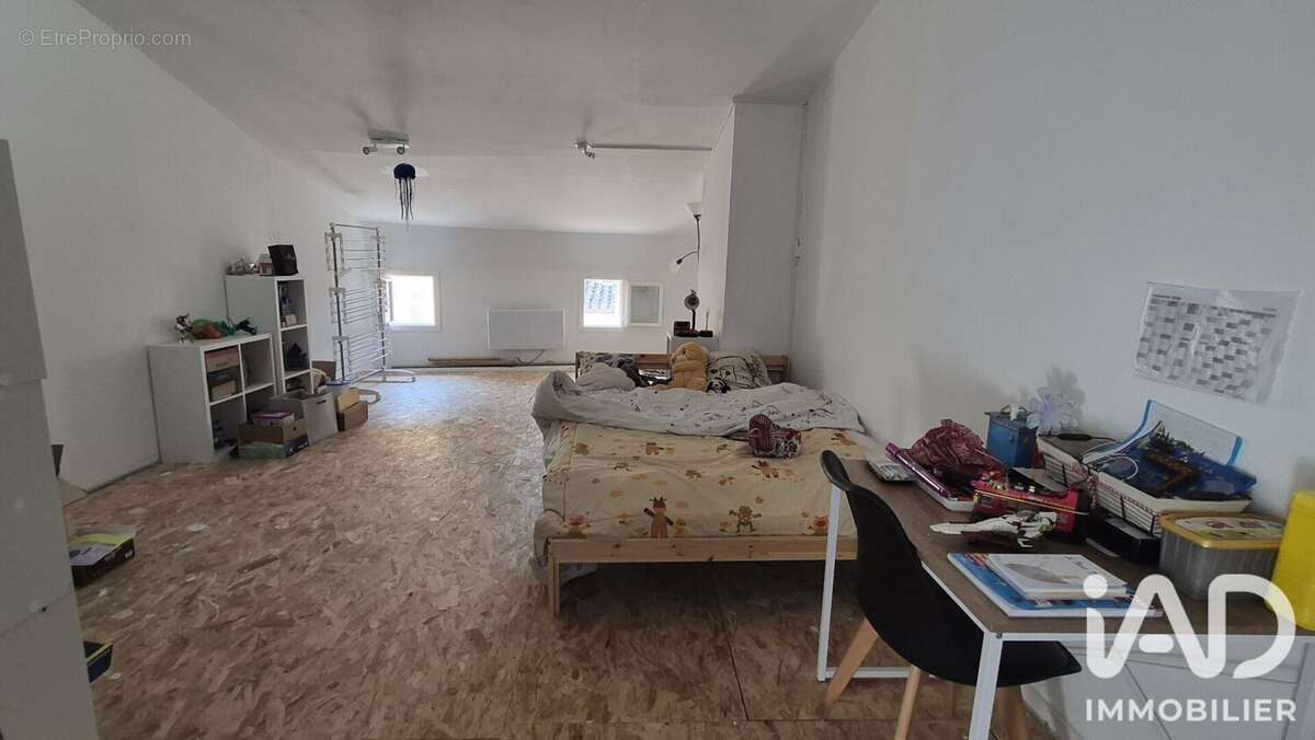 Maison 118 m² à Castillon-La-Bataille  - photo 8