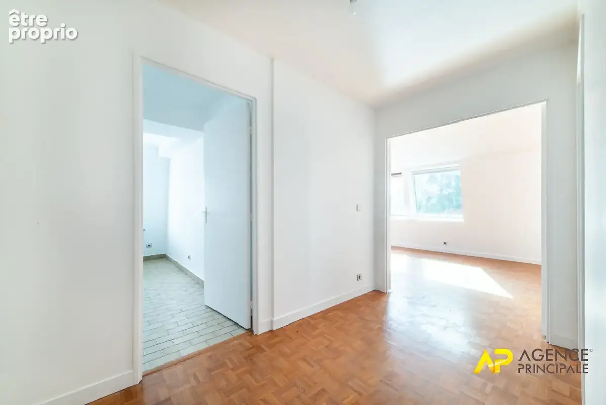 Exclusivité à La Garenne-Colombes : Superbe appartement 5 pièces au dernier étage avec parking et cave - photo 4