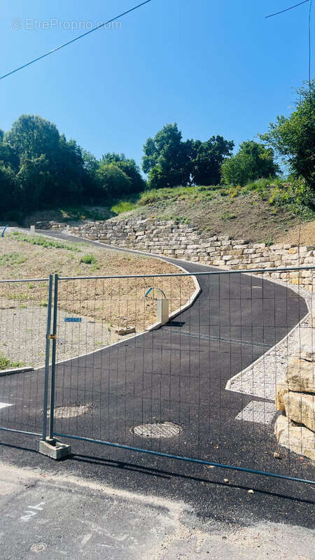 Terrain à SAINT-ALBAN-DE-ROCHE