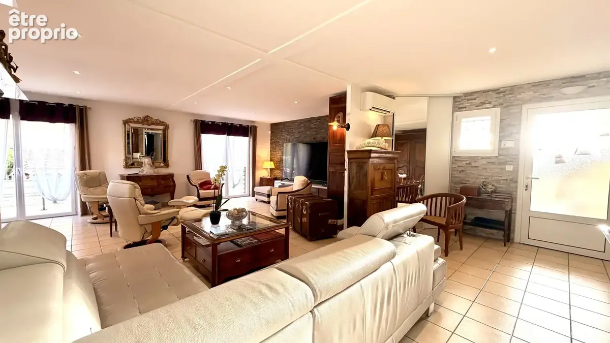 Villa indépendante de 161m2, 2 garages , avec un beau potentiel, à 5 minutes du Lac du Salagou ! - photo 6