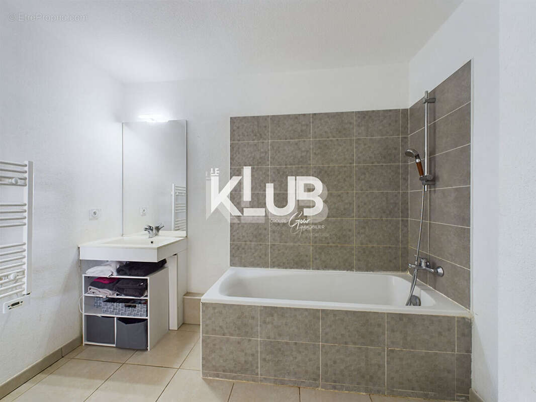 Appartement à MARSEILLE-3E