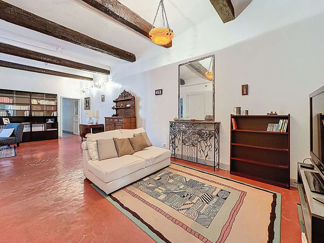 Appartement à MARSEILLE-1E