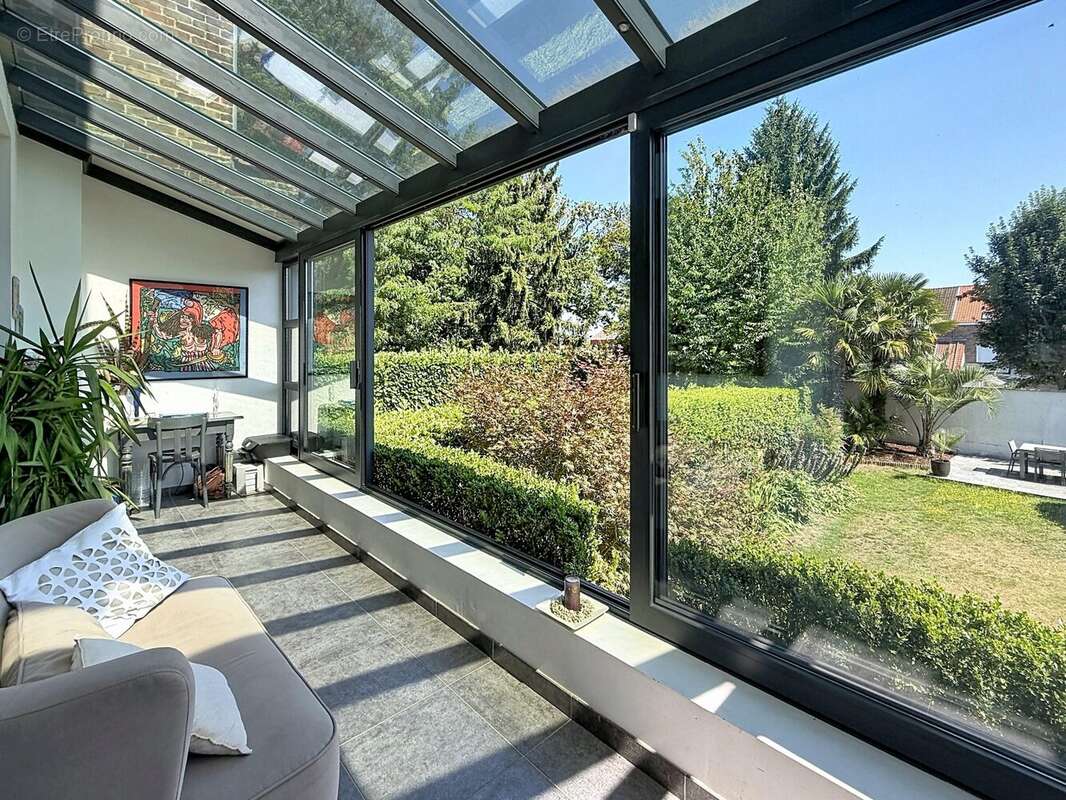 Maison 205 m² à Croix  - photo 4