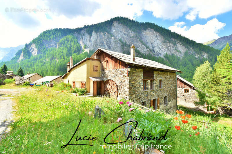 Maison à SAINT-VERAN