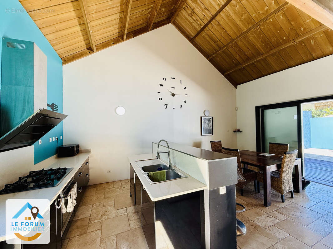 Saint pierre 97410 - villa avec piscine - belles prestations - très bien située - condé - accès rapide 4 voies - photo 2