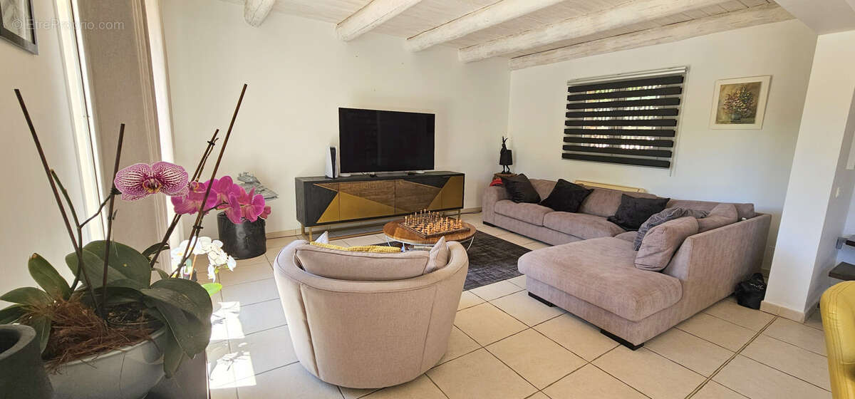 Double villa 200m2 sur un terrain de 5340m2 avec double garage 3 carports et piscine - photo 9