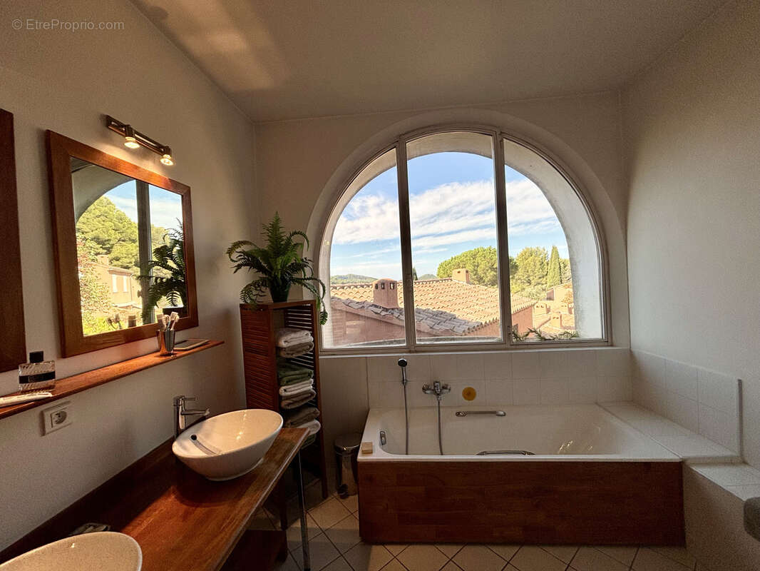 Appartement à LA CADIERE-D'AZUR