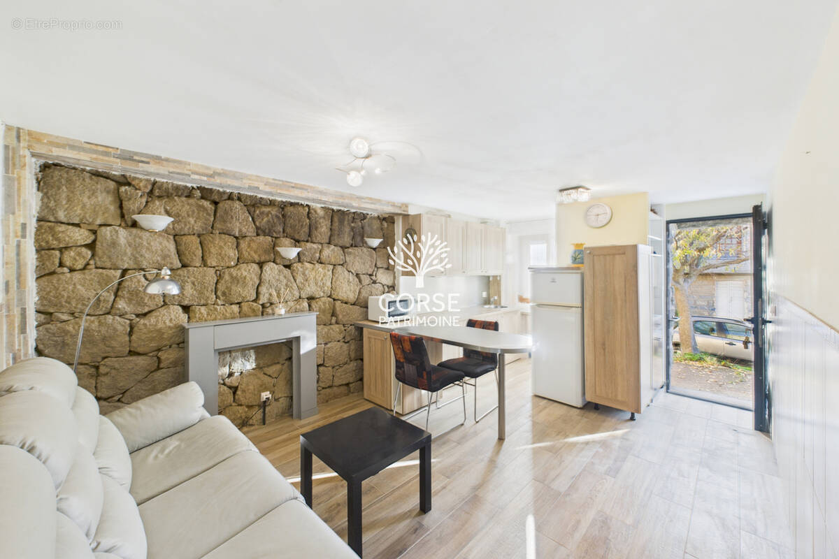 Appartement à MONACIA-D&#039;AULLENE