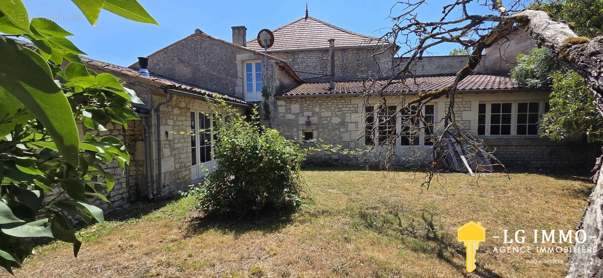 Maison à SAINT-DIZANT-DU-GUA