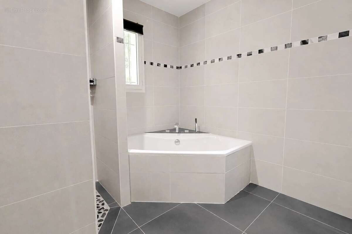 Coup de coeur - villa individuelle avec piscine et dépendance – pégomas - photo 28