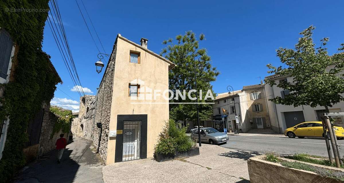 Appartement à PERNES-LES-FONTAINES