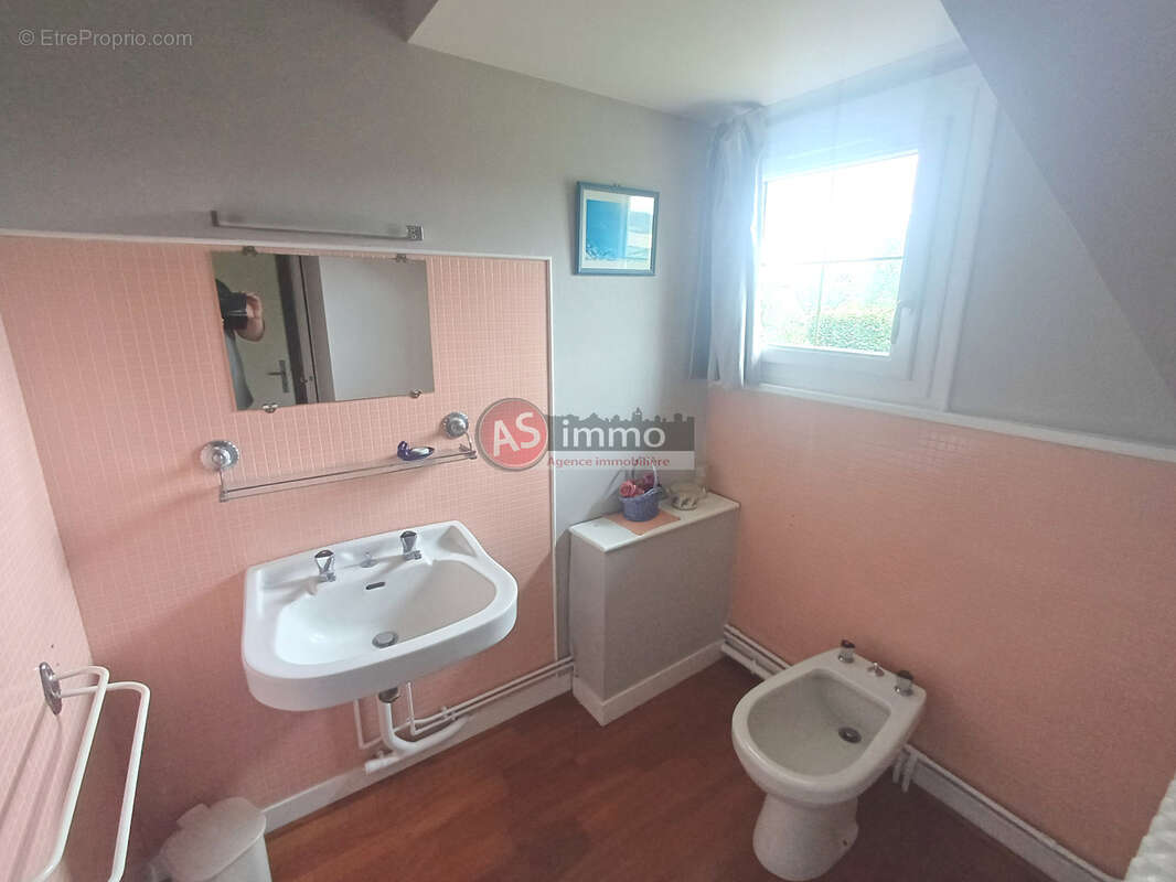 Très Belle Maison de Carractère 4 Chambres dans Bourg tous commerces. - photo 15