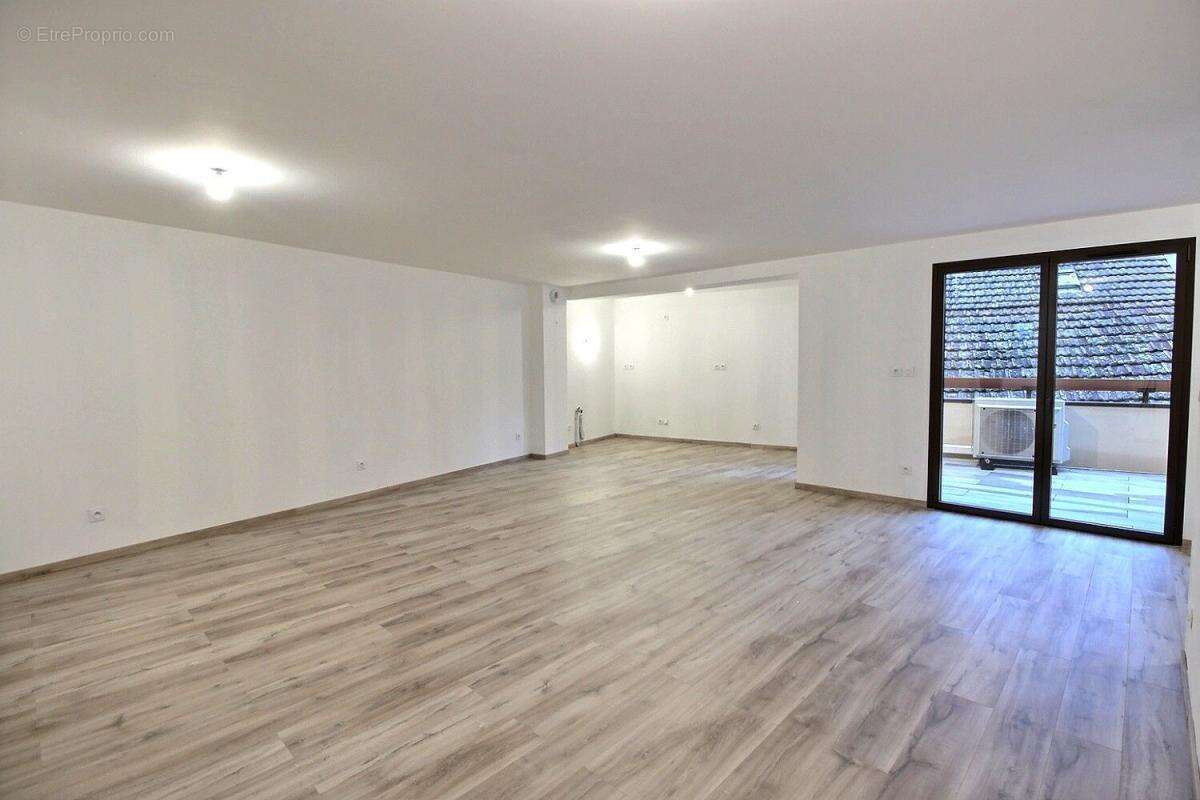 Appartement à MORESTEL