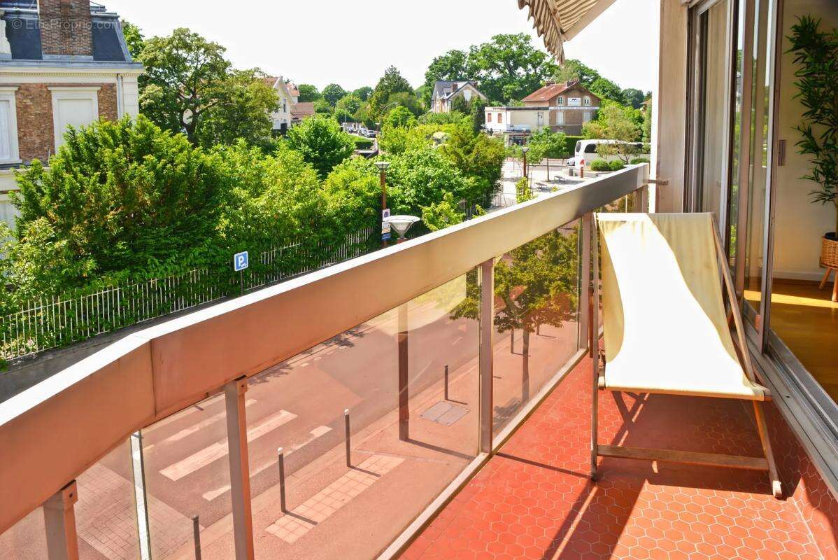 Appartement à LA CELLE-SAINT-CLOUD