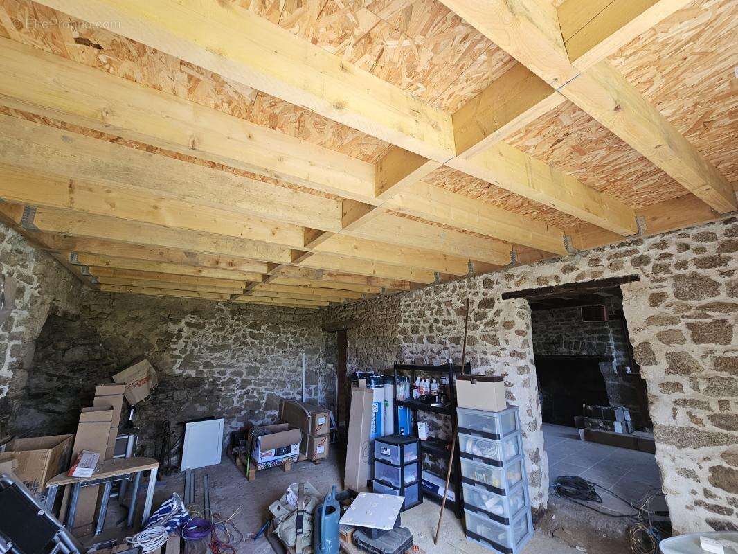 Maison à SAINT-YRIEIX-LES-BOIS