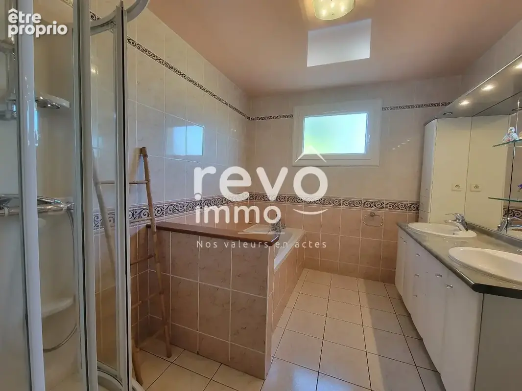 Maison 180 m² à Saint-Christophe-La-Couperie  - photo 7