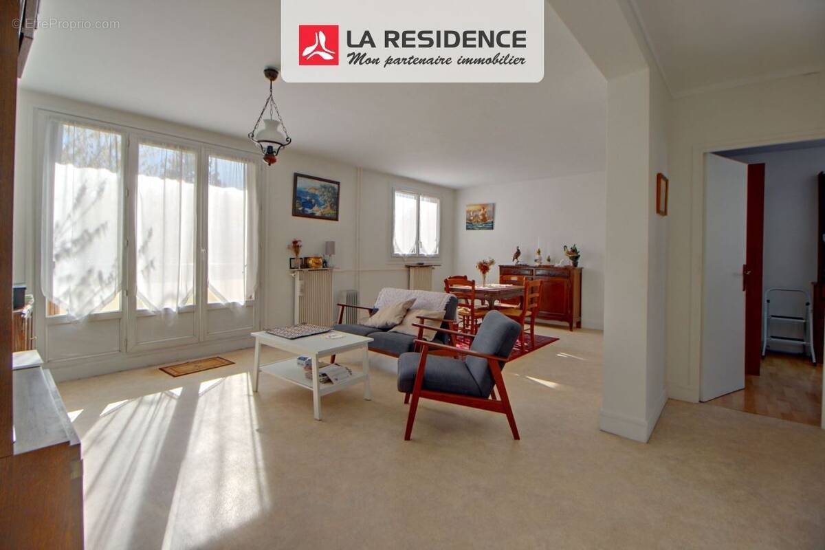 Appartement à LES CLAYES-SOUS-BOIS