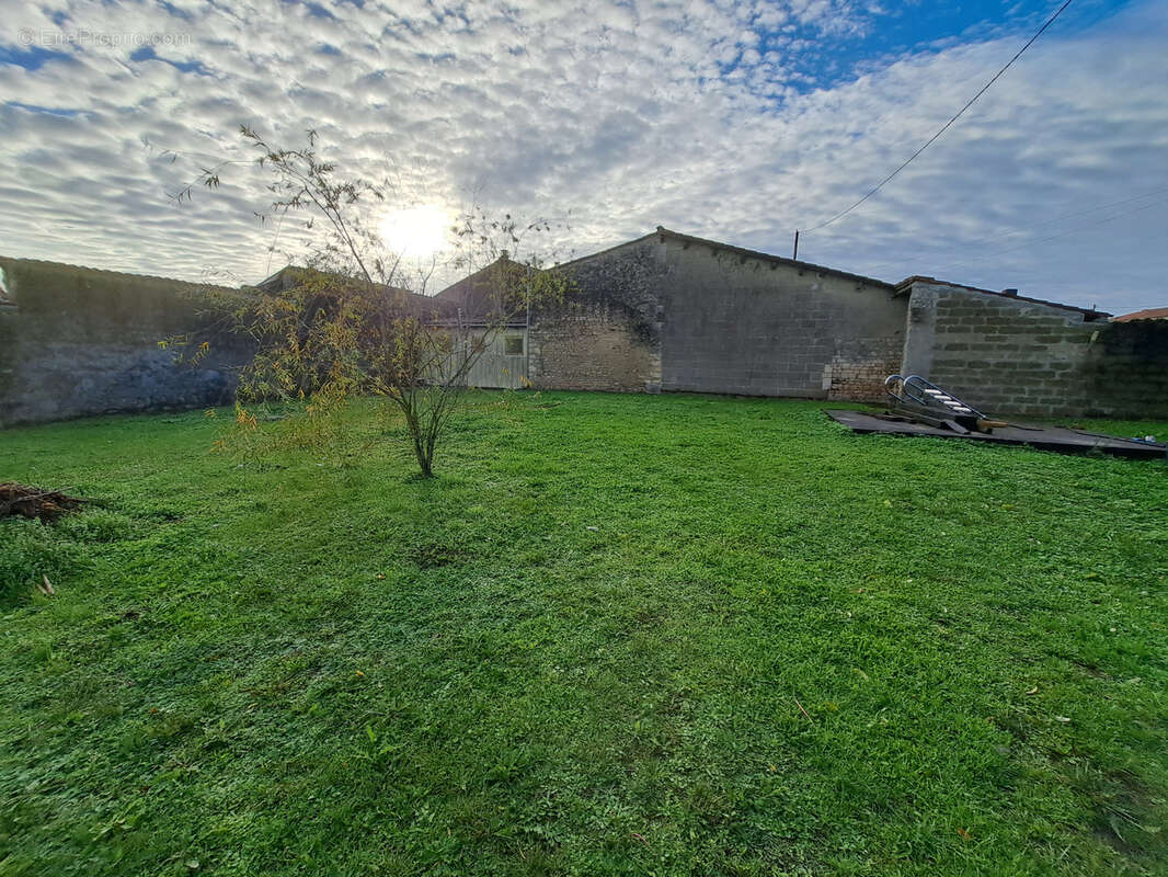 Maison à SAINT-SIGISMOND-DE-CLERMONT
