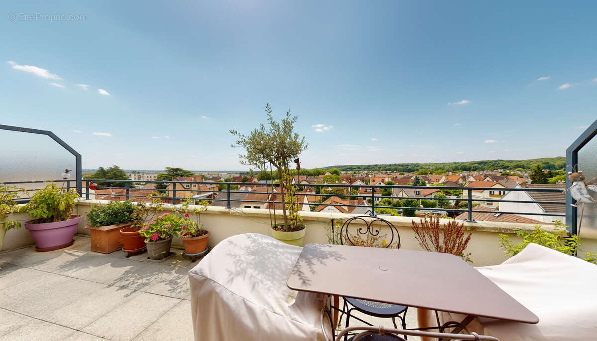 Appartement à LES CLAYES-SOUS-BOIS