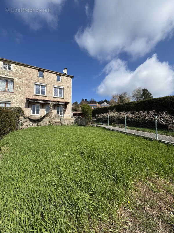 Maison à SAINT-JUST-MALMONT