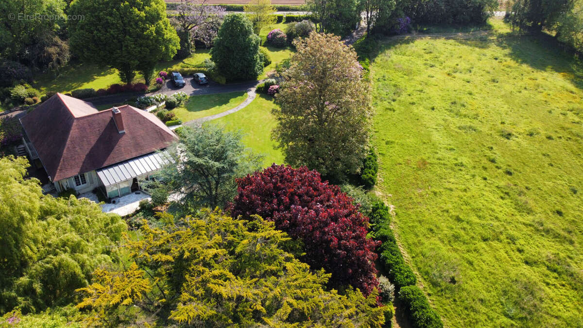 Maison à PLOUGOURVEST