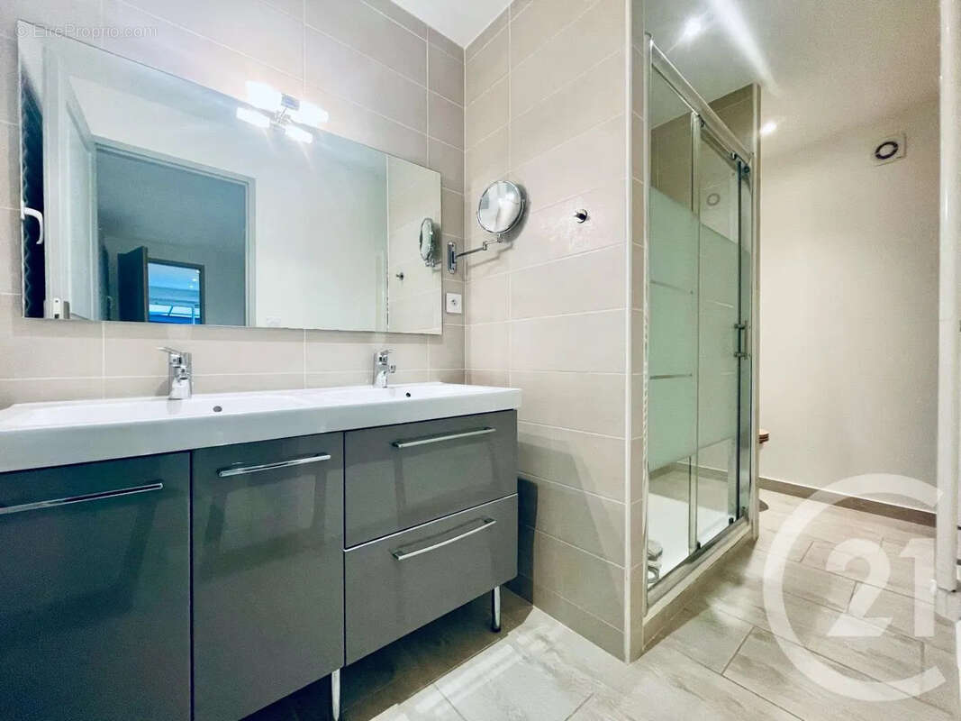 Appartement à BORMES-LES-MIMOSAS