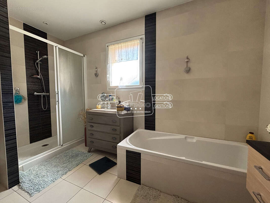 Maison à LA CHAPELLE-BASSE-MER