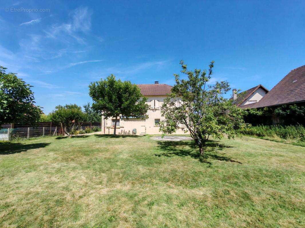 Maison à SAINT-PANTALEON-DE-LARCHE