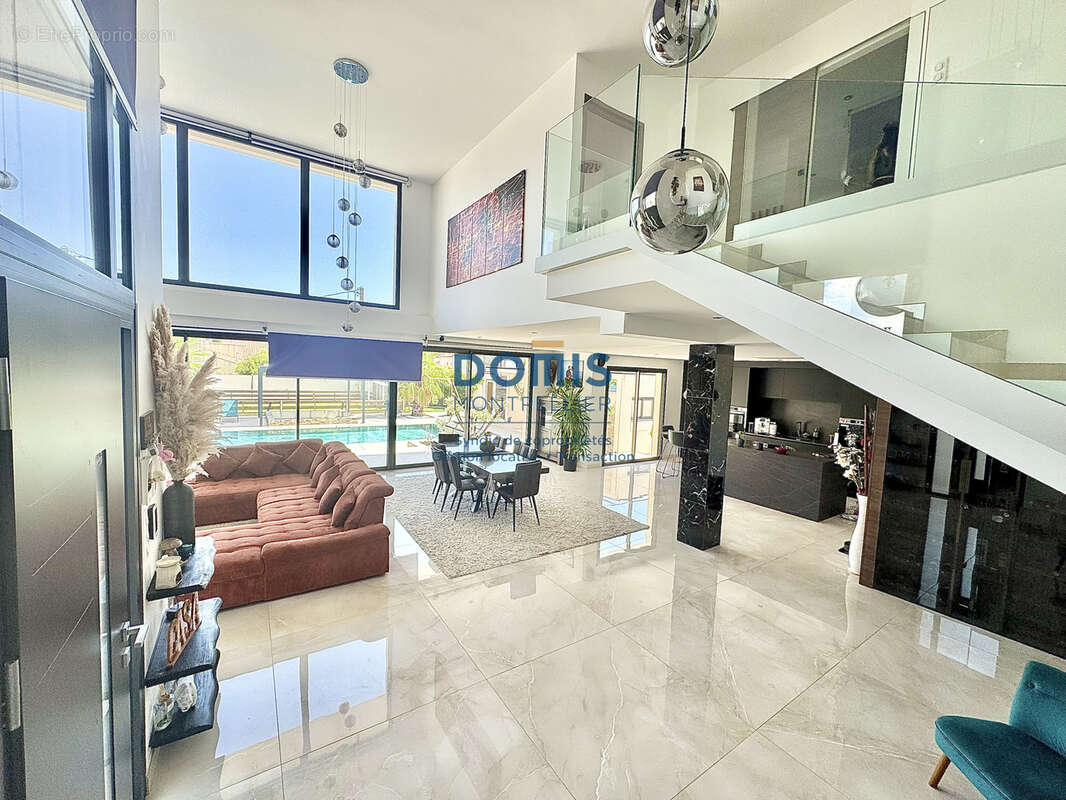 Villa d'architecte d'exception 225m2   20 km au nord-ouest de Montpellier 13 Km A9 Baillargues - photo 4