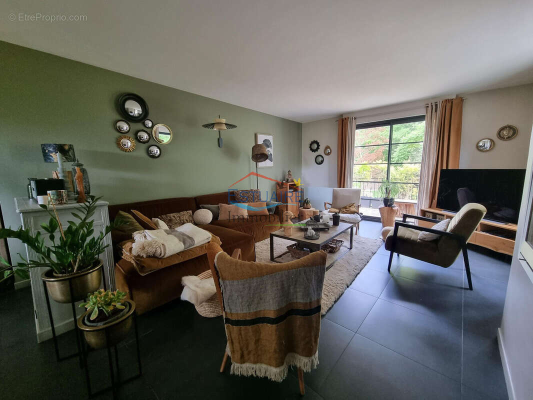 Maison à SAINT-ETIENNE-DE-MONTLUC