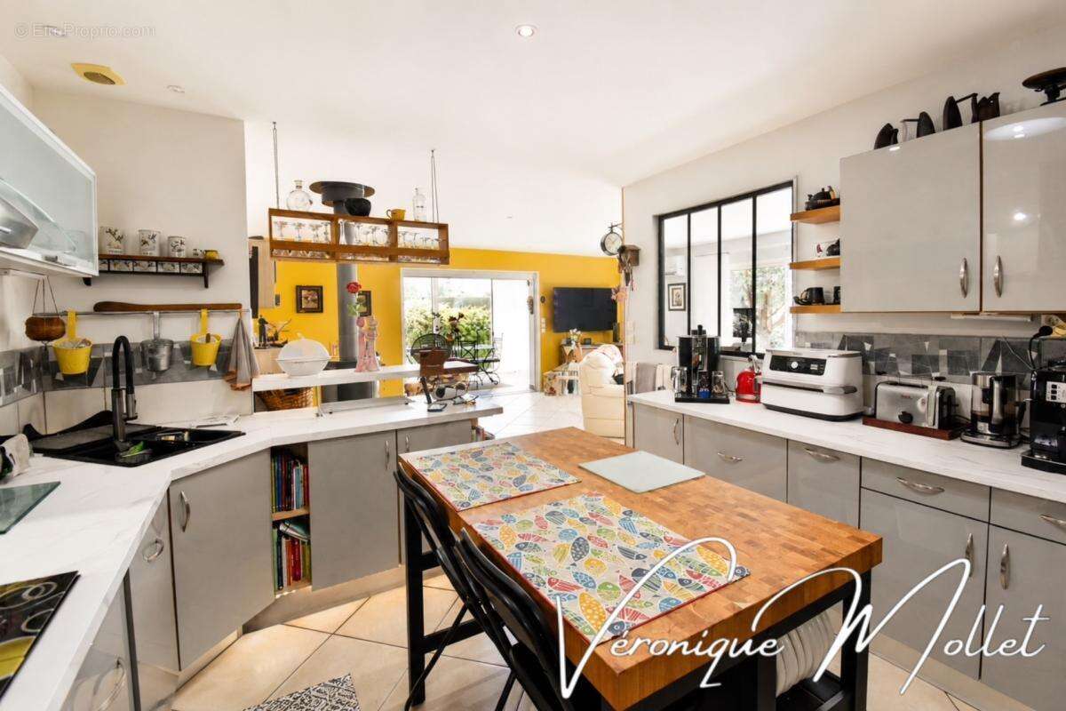 Sainte-eulalie – plain-pied, 3 chambres, bureau, piscine et double garage - photo 9