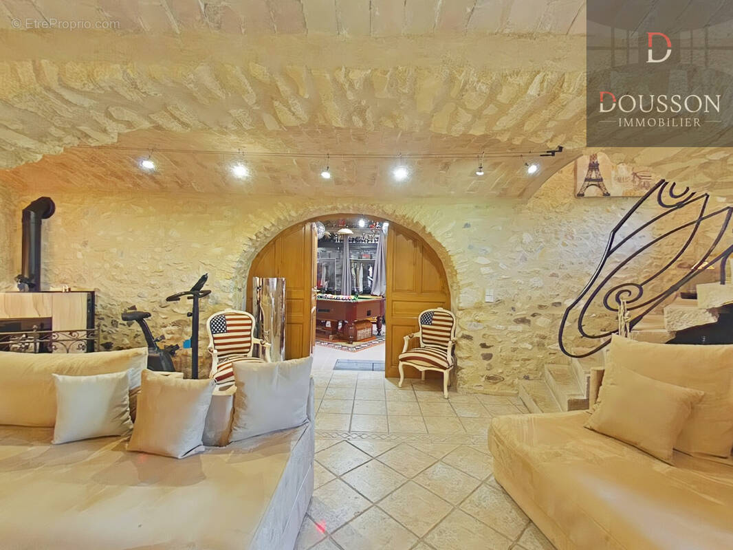 Maison à MIRMANDE