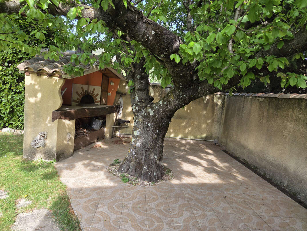 Maison à SAINT-PANTALEON-LES-VIGNES