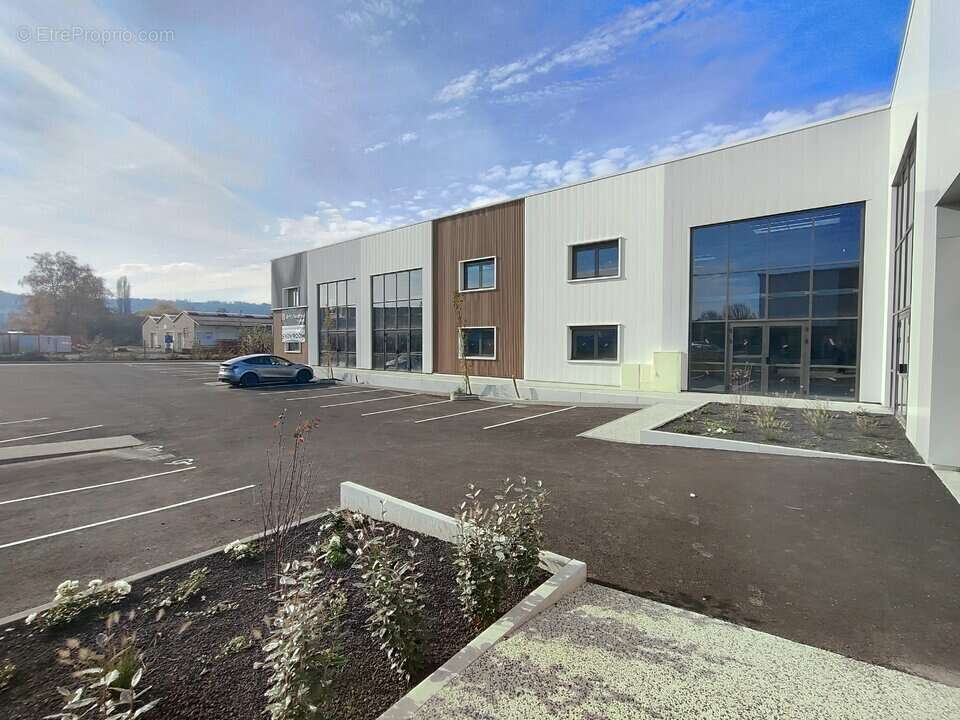 Autre à BOURGOIN-JALLIEU