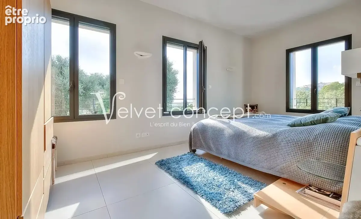 Mougins - proche Etang Fontmerle - vue panoramique - villa entièrement rénovée avec prestations - - photo 12