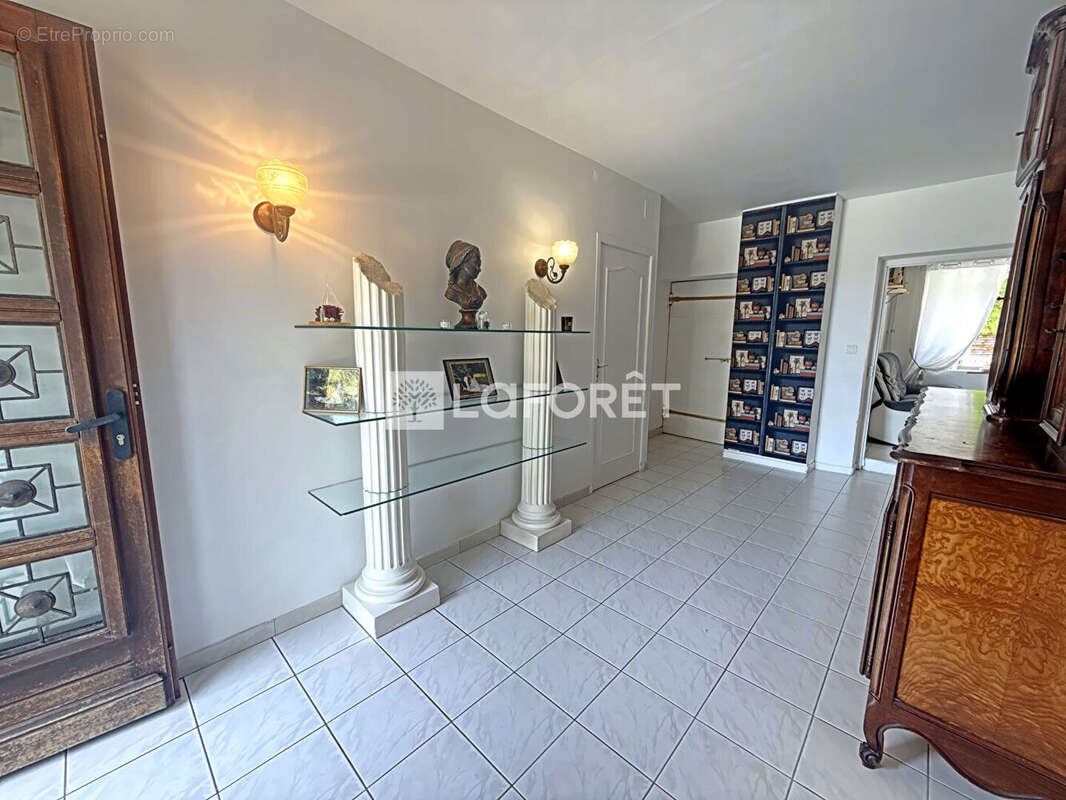 Maison à BAGE-LA-VILLE