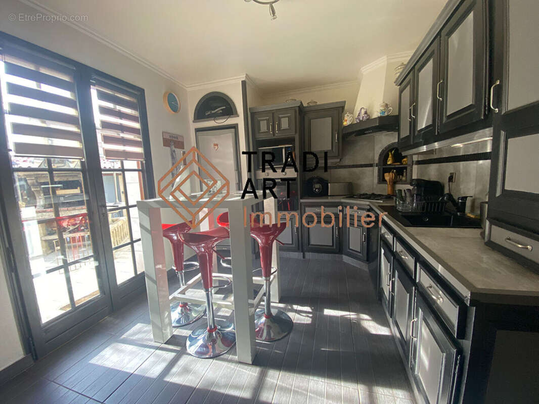 Maison à SAINTE-GENEVIEVE-DES-BOIS