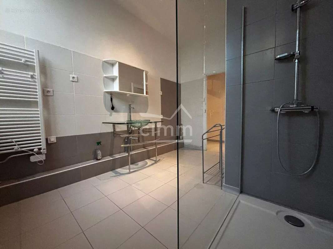 Appartement à LARAGNE-MONTEGLIN